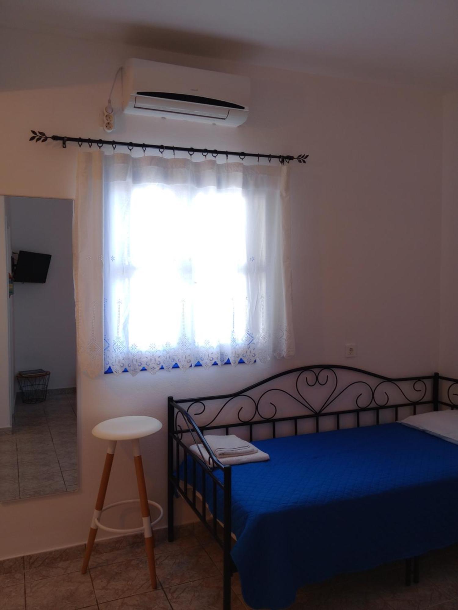 Meltemi Rooms And Studios Анафи Экстерьер фото