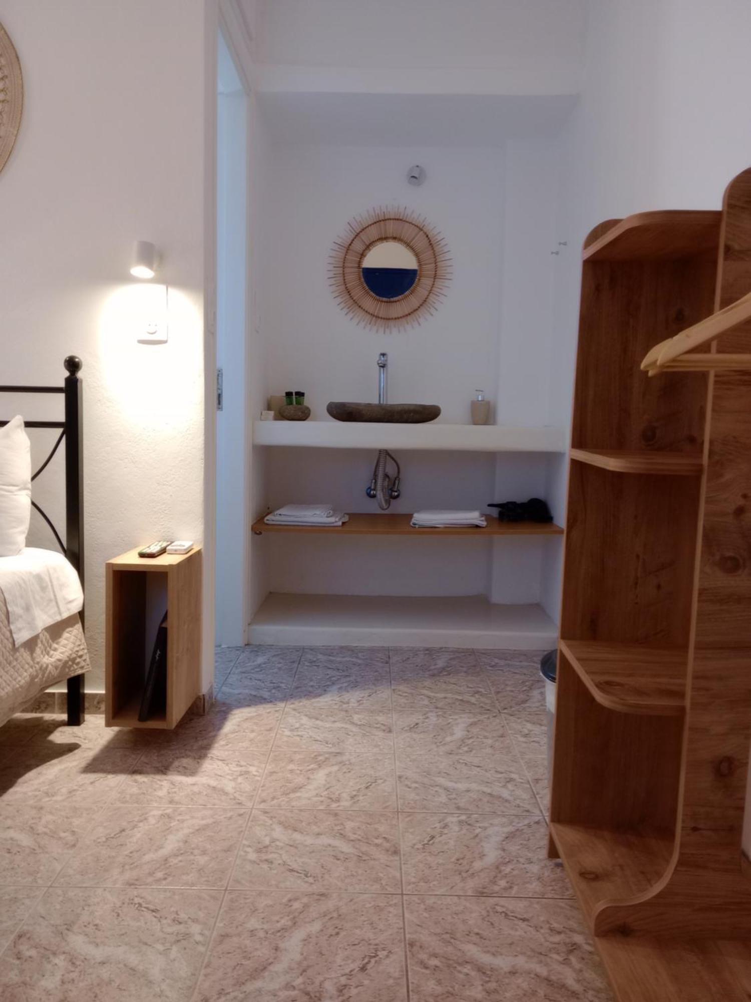 Meltemi Rooms And Studios Анафи Экстерьер фото